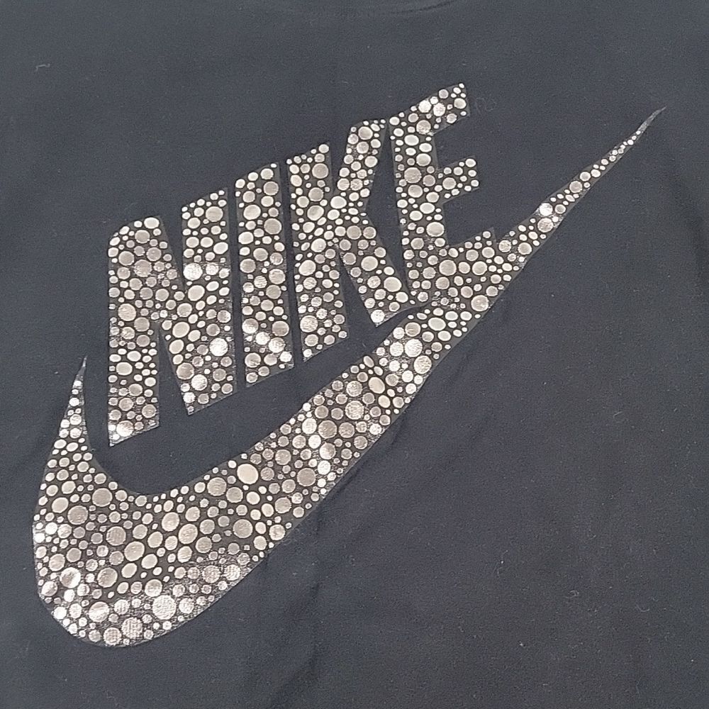 NIKE Black and Silver size Medium Swoosh Thicker Long Sleeved Tee Shirt